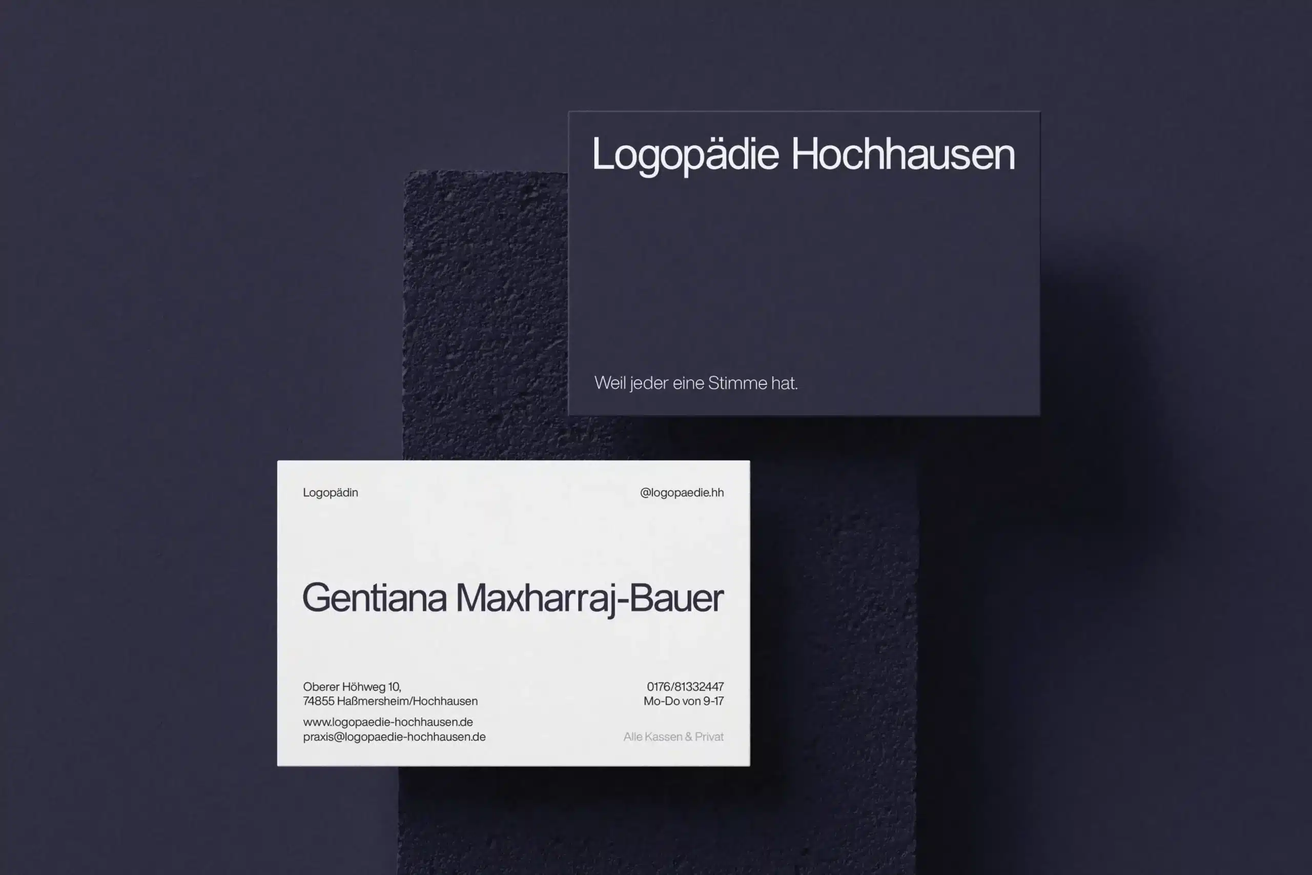 Visitenkarten der Logopädie Hochhausen im ruhigen, professionellen Corporate Design.