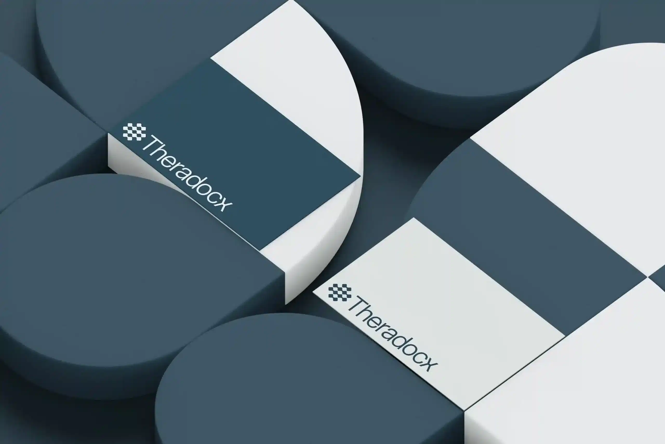 Theradocx Visitenkarte Vorderseite im dunkel und hell blauen Corporate Design mit Logo und grafischem Muster.